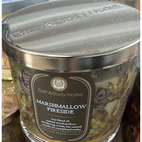 Bath & Body Works Marshmallow Fireside 3 Wick Candle% - Picture 2 of 2